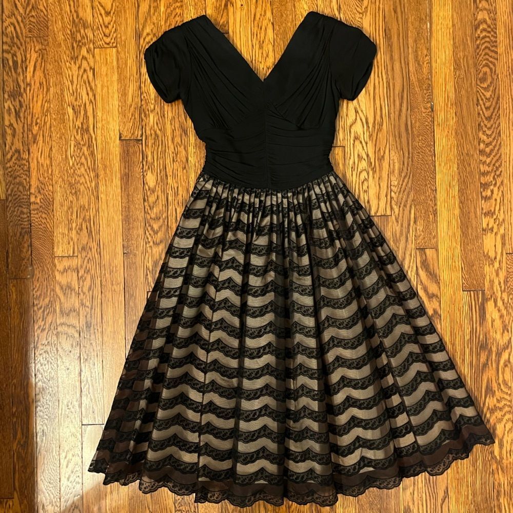 Vintage 1940s Elegant Black Lace Gown